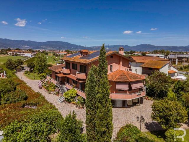 Villa Indipendente in vendita a Quarrata, Toscana