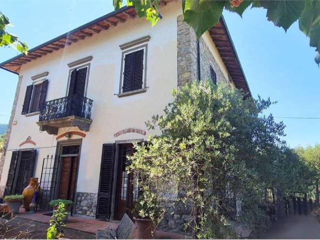 Villa Indipendente in vendita a Buriano, Quarrata