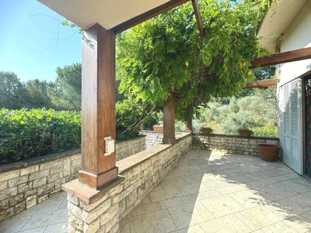 Villa Indipendente in vendita a Quarrata, Pistoia