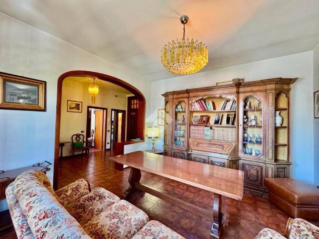 Villa Indipendente in vendita a Quarrata, Toscana