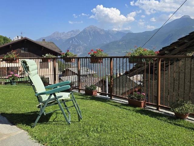 Villa Indipendente in vendita a Quart, Aosta