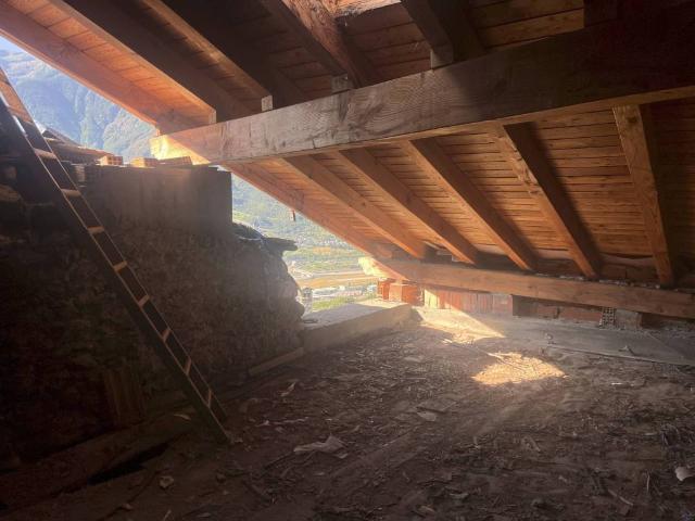 Villa Indipendente in vendita a Quart, Aosta