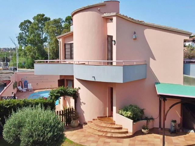 Villa Indipendente in vendita a Mràxini Arrùbiu/Margine Rosso, Quartu Sant'elena