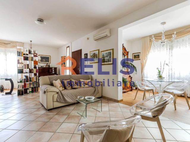 Villa Indipendente in vendita a Mràxini Arrùbiu/Margine Rosso, Quartu Sant'elena