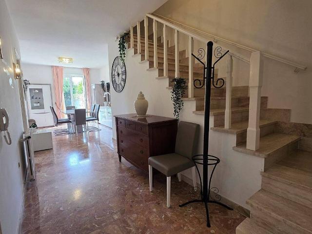 Villa Indipendente in vendita a Mràxini Arrùbiu/Margine Rosso, Quartu Sant'elena