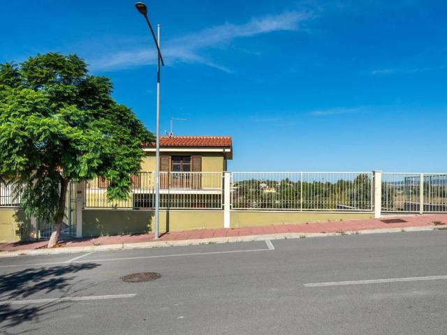Villa Indipendente in vendita a Is Pardinas, Quartu Sant'elena