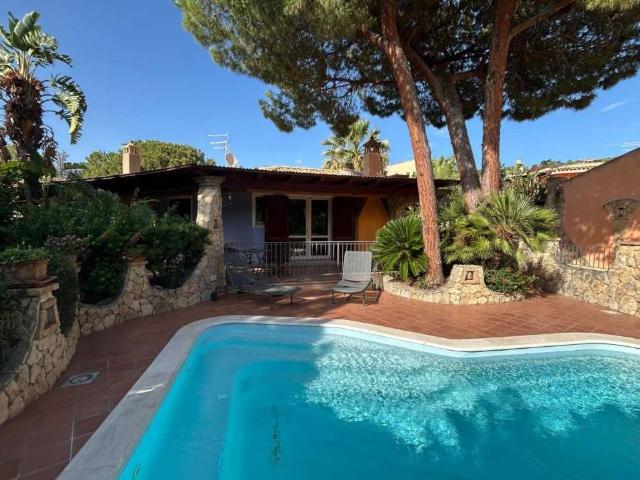 Villa Indipendente in vendita a Quartu Sant'elena, Sardigna/Sardegna