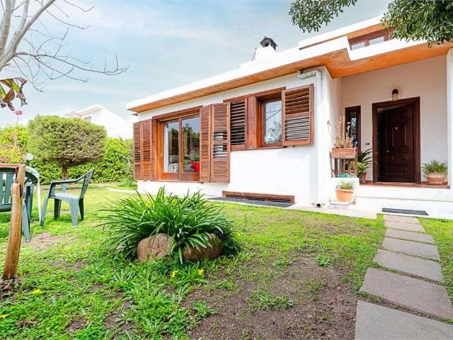 Villa Indipendente in vendita a Is Pardinas, Quartu Sant'elena