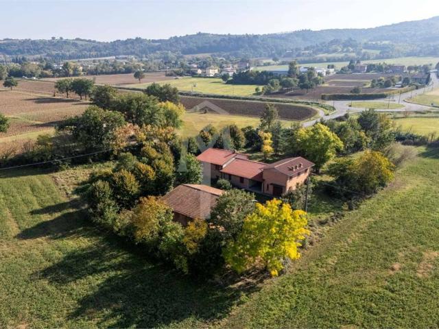 Villa Indipendente in vendita a Colline Matildiche, Re