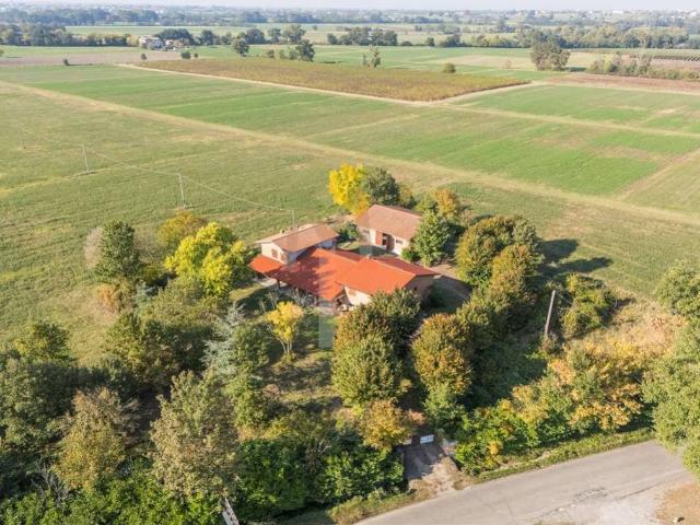 Villa Indipendente in vendita a Colline Matildiche, Re