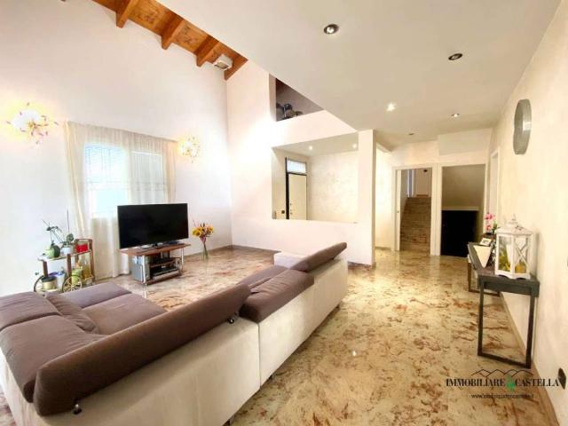 Villa Indipendente in vendita a Colline Matildiche, Re
