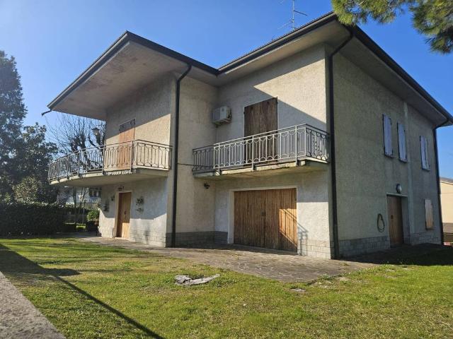 Villa Indipendente in vendita a Colline Matildiche, Re