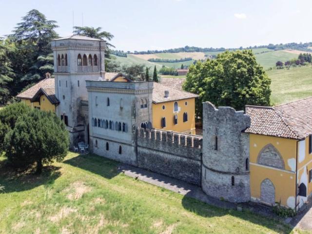Villa Indipendente in vendita a Colline Matildiche, Re