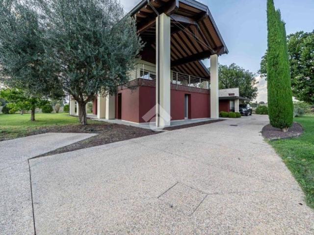 Villa Indipendente in vendita a Orologia, Quattro Castella