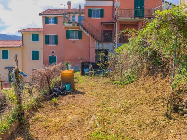 Villa Indipendente in vendita a Quiliano, Liguria