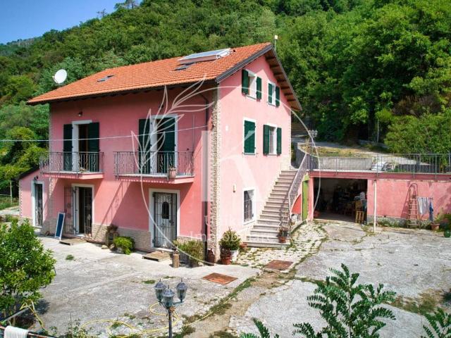 Villa Indipendente in vendita a Viarzo, Quiliano