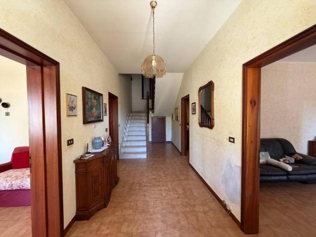 Villa Indipendente in vendita a Quingentole, Mantova