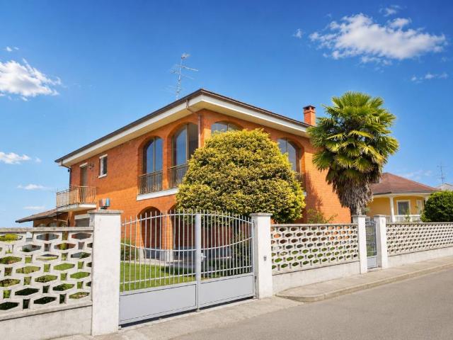 Villa Indipendente in vendita a Piemonte, Vercelli