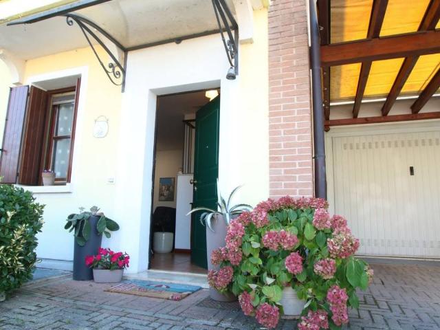 Villa Indipendente in vendita a Valproto, Quinto Vicentino