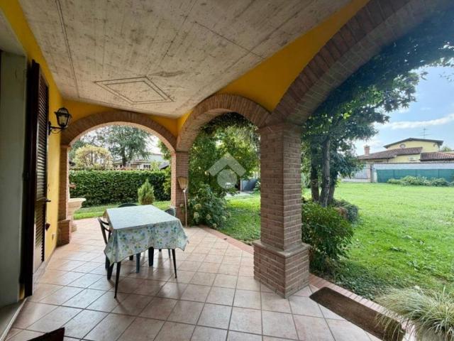 Villa Indipendente in vendita a Quinzano d'Oglio, Brescia