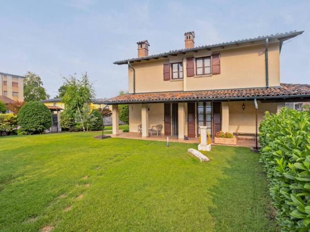 Villa Indipendente in vendita a Quinzano d'Oglio, Brescia