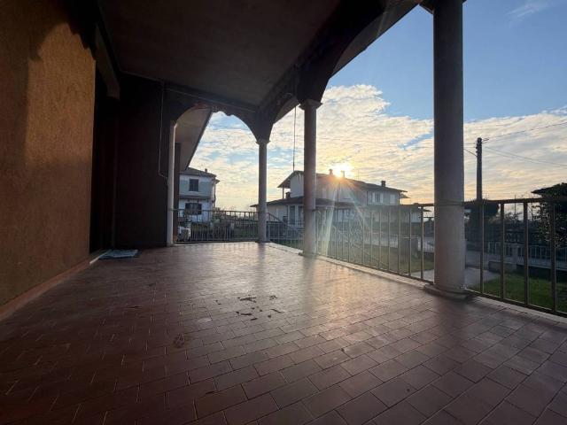 Villa Indipendente in vendita a Quinzano D'oglio, Lombardia