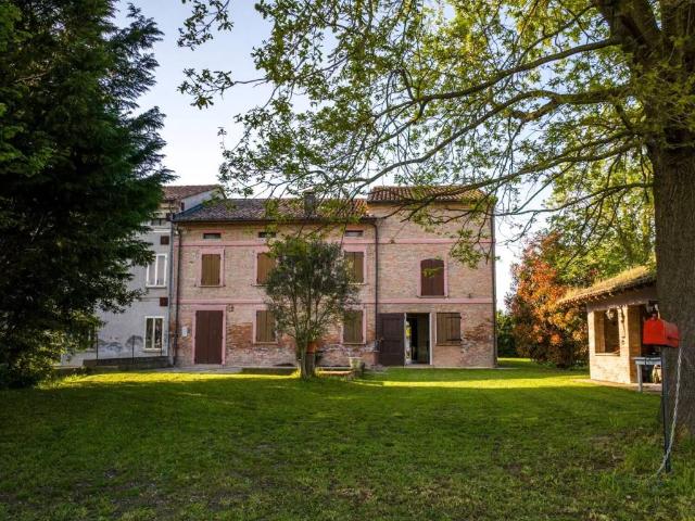Villa Indipendente in vendita a Quistello, Lombardia
