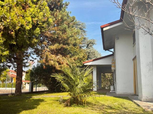 Villa Indipendente in vendita a Quistello, Lombardia