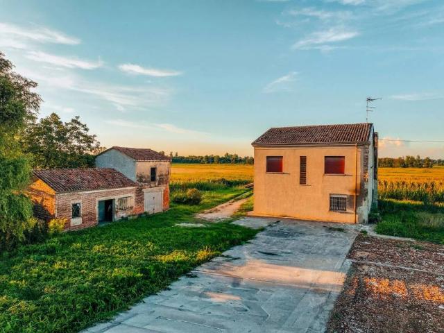 Villa Indipendente in vendita a Quistello, Lombardia