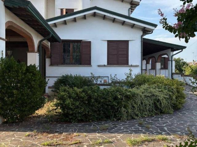 Villa Indipendente in vendita a Quistello, Lombardia