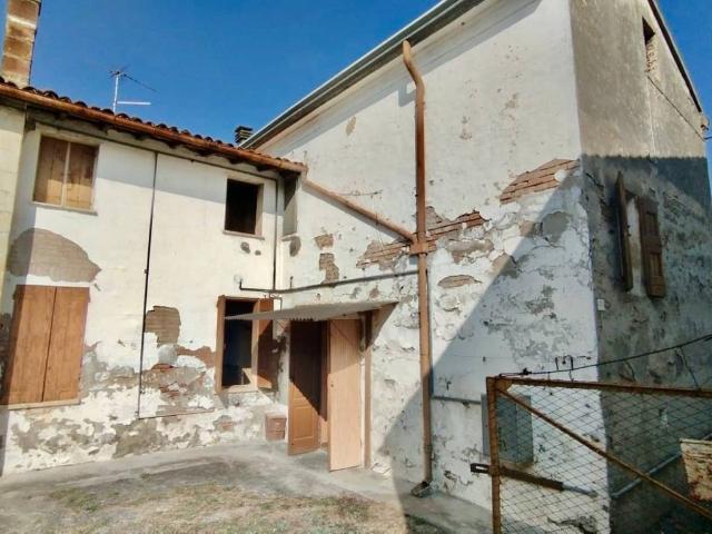 Villa Indipendente in vendita a Quistello, Lombardia