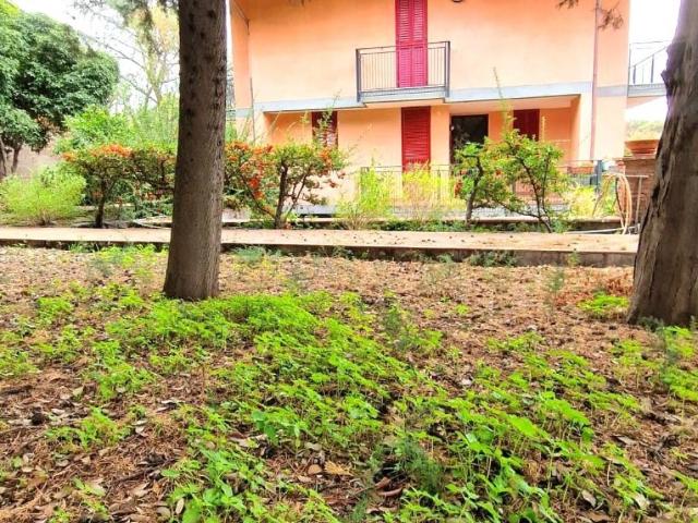 Villa Indipendente in vendita a Ragalna, Sicilia