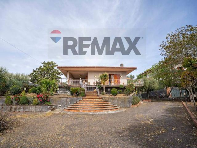 Villa Indipendente in vendita a Ragalna, Sicilia