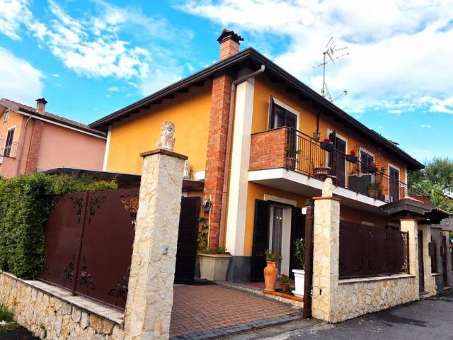 Villa Indipendente in vendita a Santa Barbara, Ragalna