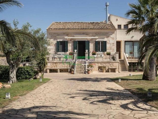 Villa Indipendente in vendita a Ragusa, Sicilia