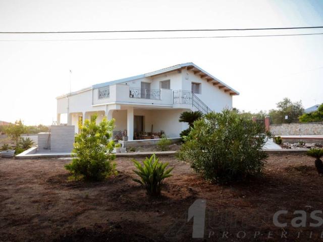Villa Indipendente in vendita a Camemi, Ragusa