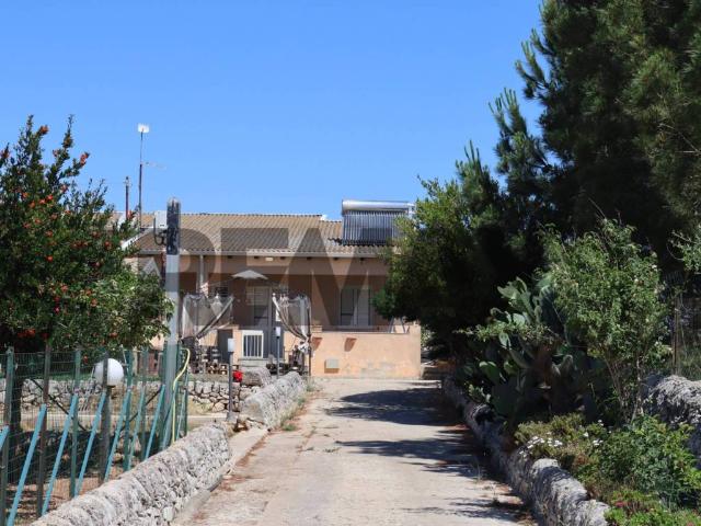 Villa Indipendente in vendita a Puntarazzi, Ragusa
