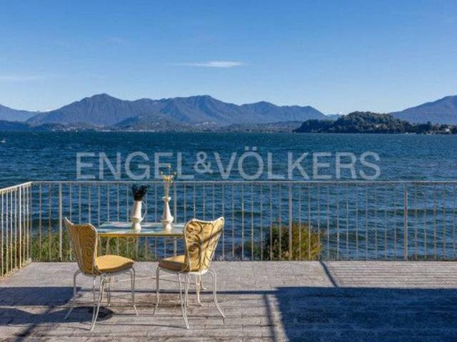Villa Indipendente in vendita a Ranco, Lombardia