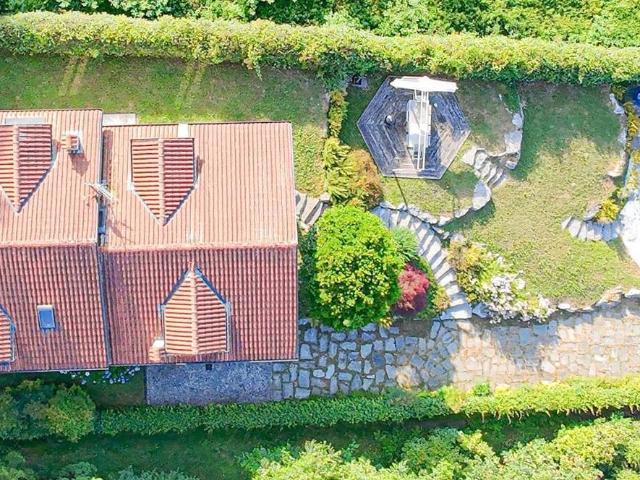 Villa Indipendente in vendita a Ranco, Lombardia