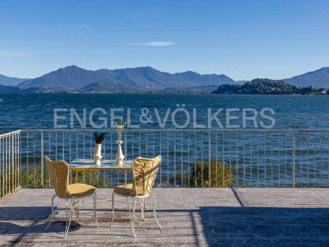 Villa Indipendente in vendita a Ranco, Lombardia
