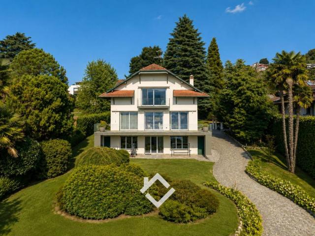 Villa Indipendente in vendita a Ranco, Lombardia
