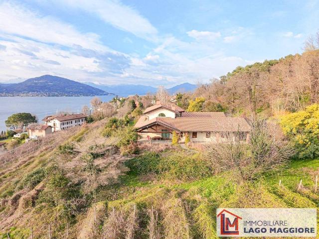 Villa Indipendente in vendita a Angera, Varese