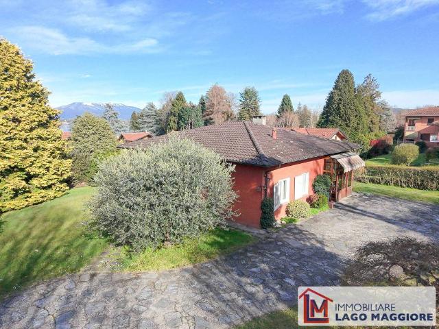Villa Indipendente in vendita a Ranco, Lombardia