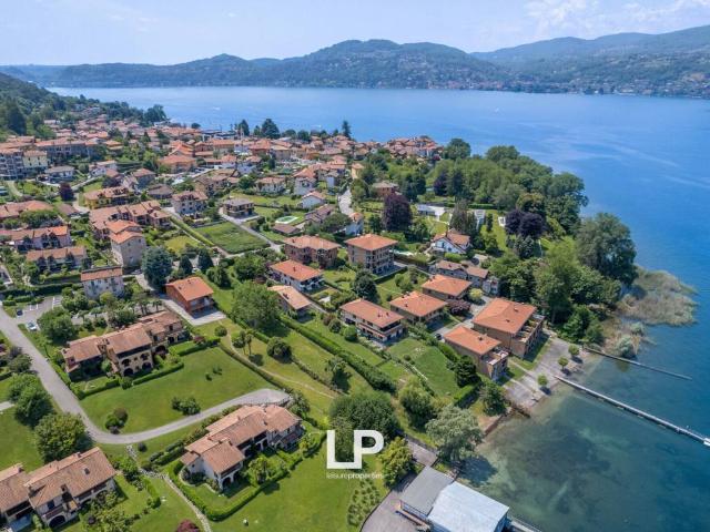 Villa Indipendente in vendita a Ranco, Lombardia