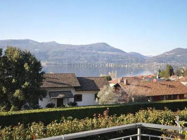 Villa Indipendente in vendita a Ranco, Lombardia