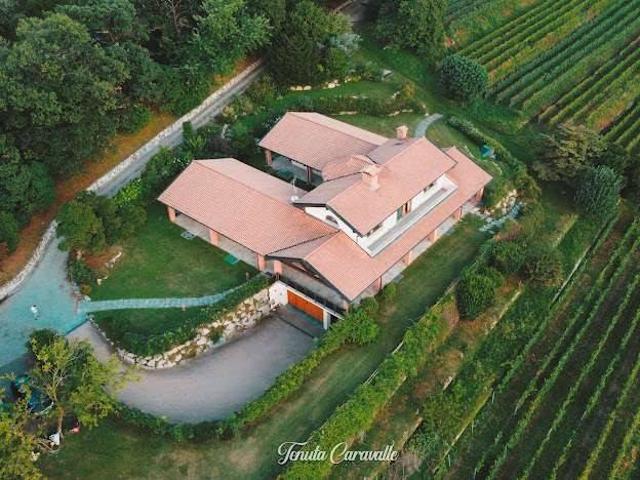 Villa Indipendente in vendita a Ranco, Lombardia