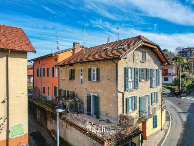 Villa Indipendente in vendita a Ranco, Lombardia