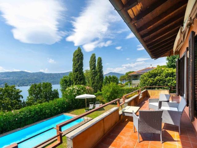 Villa Indipendente in vendita a Ranco, Lombardia