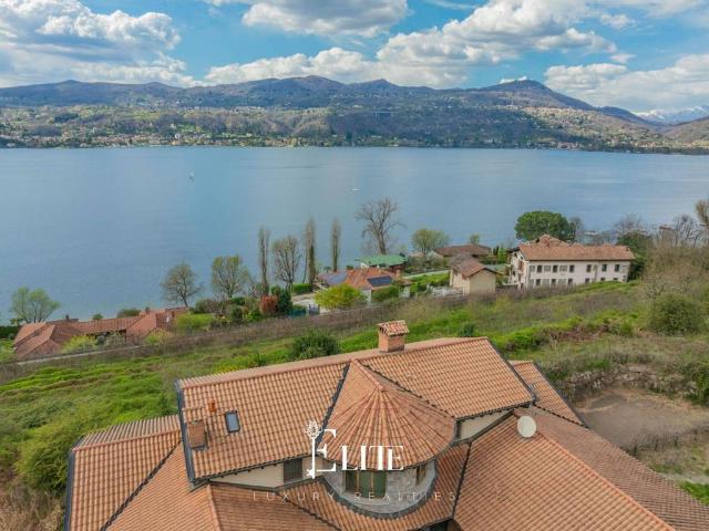 Villa Indipendente in vendita a Angera, Varese