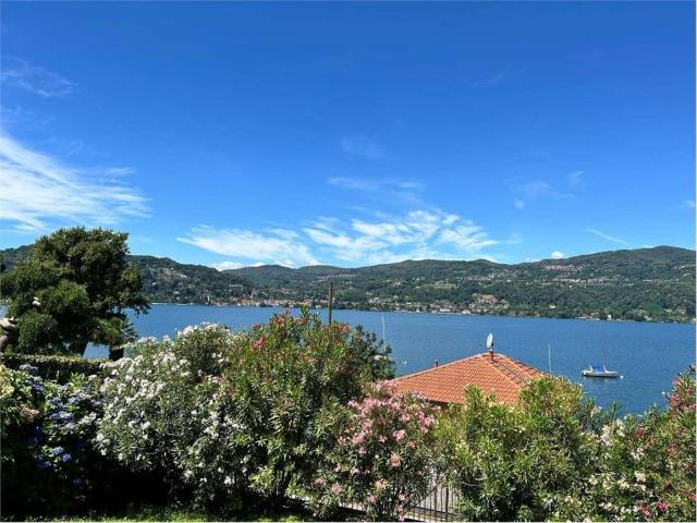 Villa Indipendente in vendita a Ranco, Lombardia
